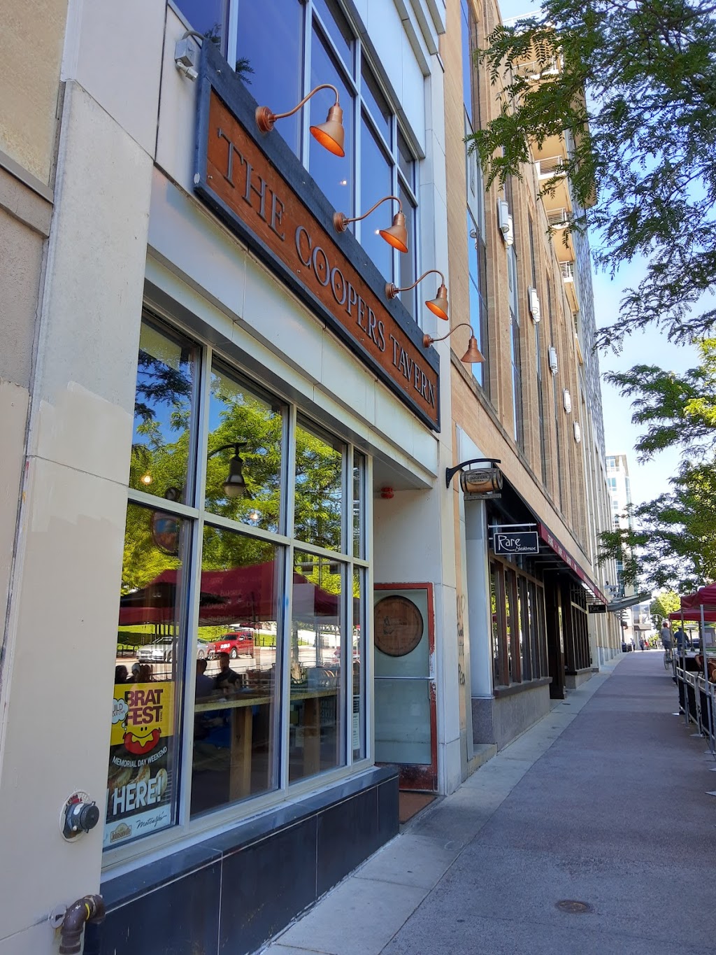 The Coopers Tavern | restaurant | 20 W Mifflin St, Madison, WI 53703, USA | 6082561600 OR +1 608-256-1600