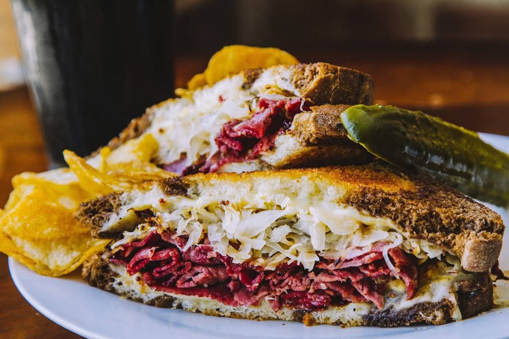 Kellys Restaurant & Lounge | night club | 1444 Cole St, Enumclaw, WA 98022, USA | 3602842333 OR +1 360-284-2333