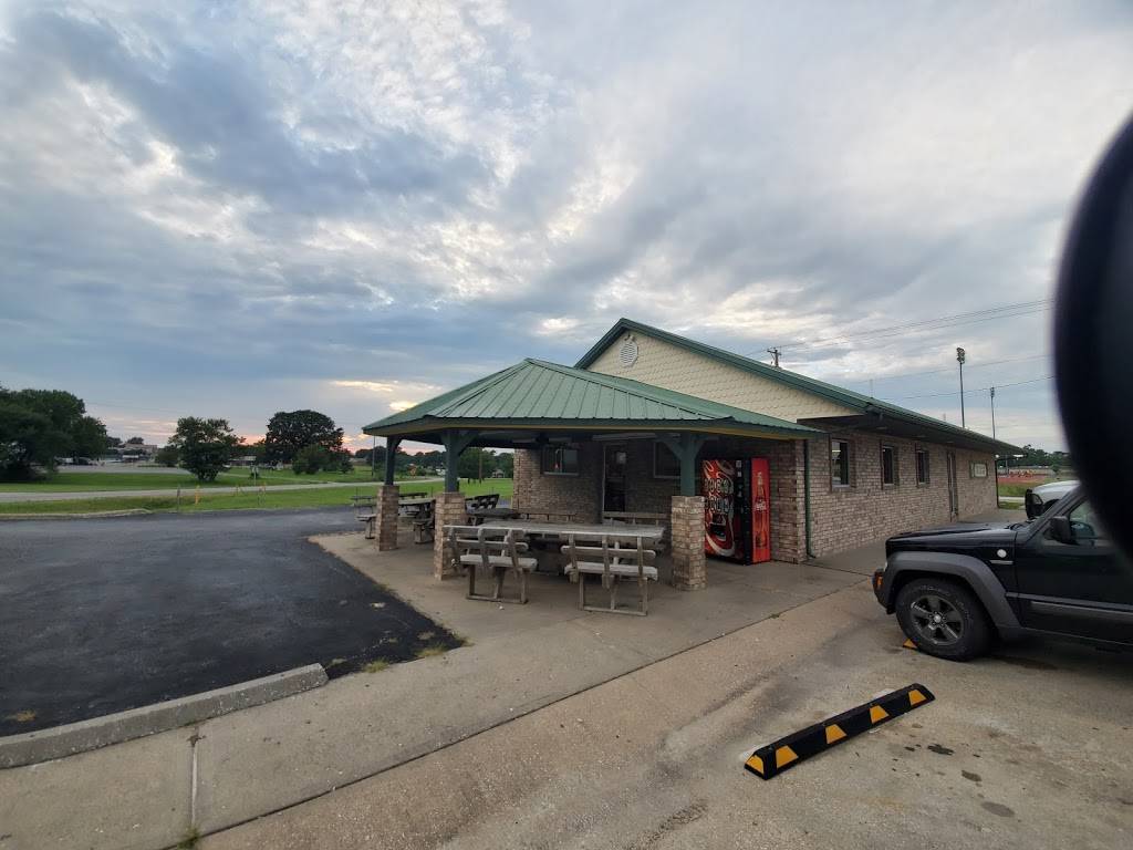 Sundaes Fast Food | restaurant | 117 Hwy RB, Stockton, MO 65785, USA | 4172764929 OR +1 417-276-4929