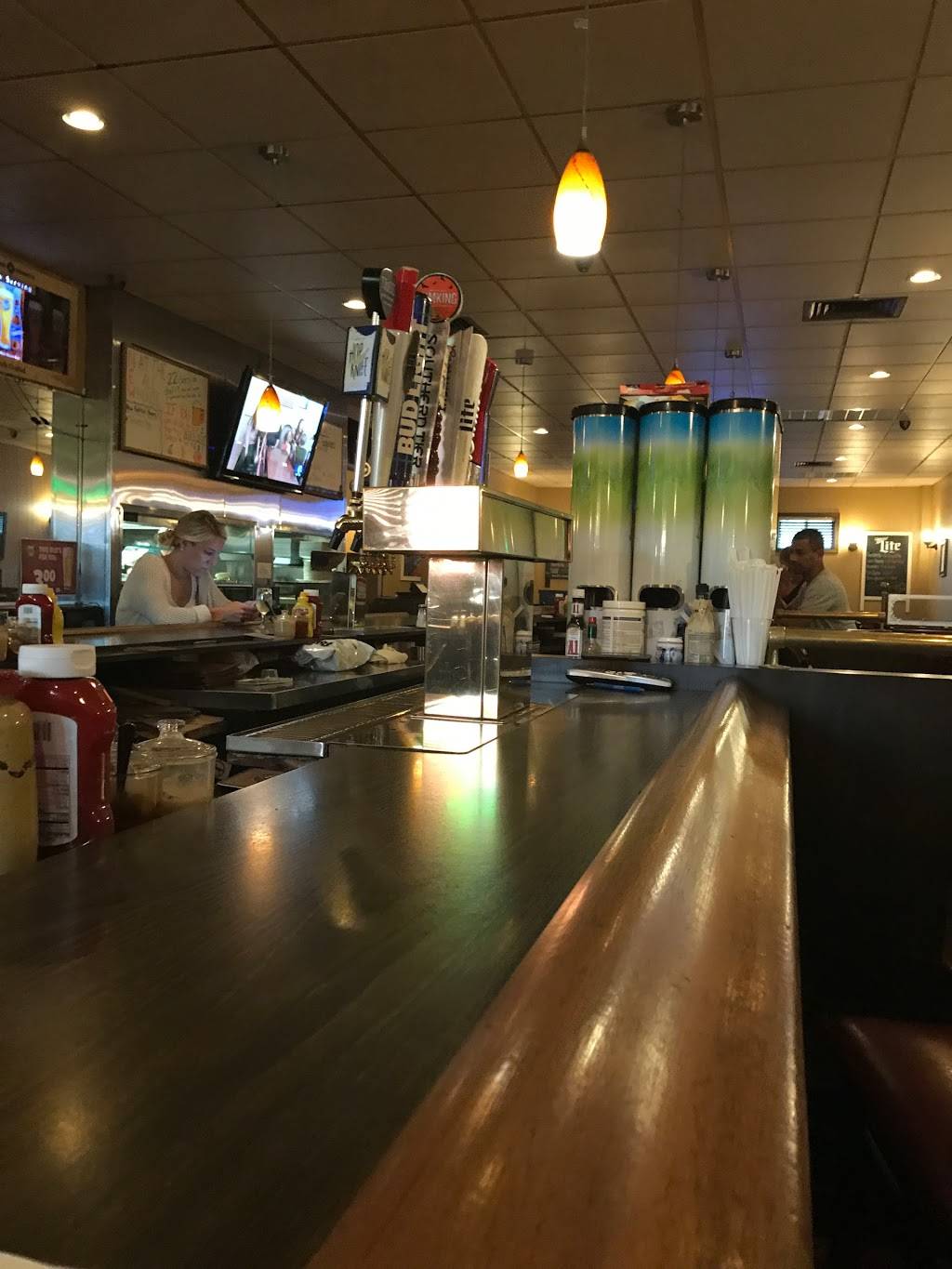 Ale House | restaurant | 3546 West Chester Pike, Newtown Square, PA 19073, USA | 6103531618 OR +1 610-353-1618