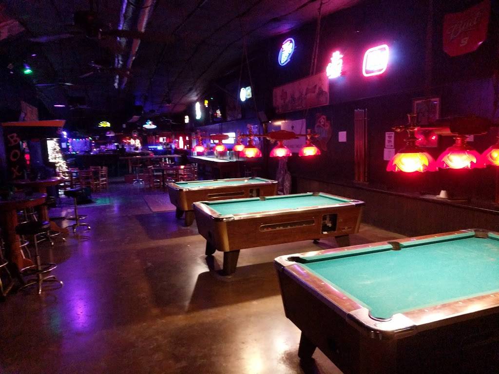 Neon Moon Restaurant and Social Club | restaurant | 4672 TX-154, Yantis, TX 75497, USA | 9033837008 OR +1 903-383-7008