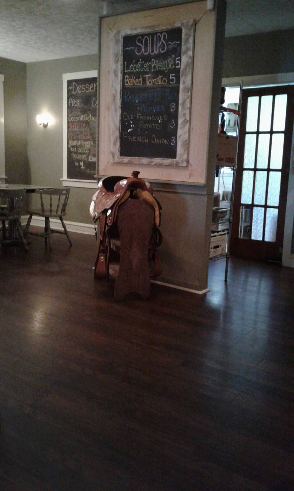 Darrylz Hometown Grille | restaurant | 116 Main St, Womelsdorf, PA 19567, USA | 4849301100 OR +1 484-930-1100