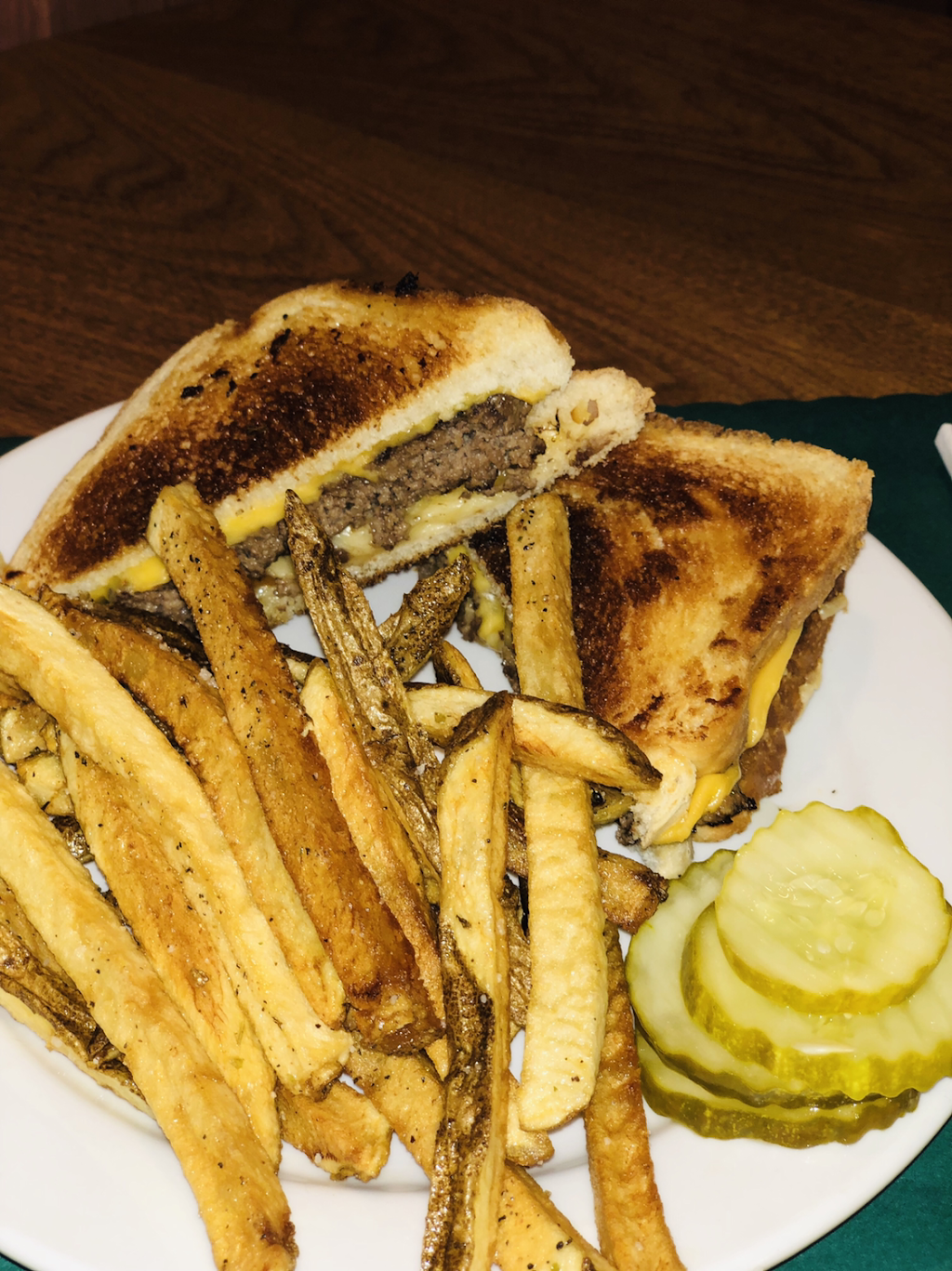 Dickys Corner Pub | restaurant | 791 Meigs St #2137, Rochester, NY 14620, USA | 5853554939 OR +1 585-355-4939