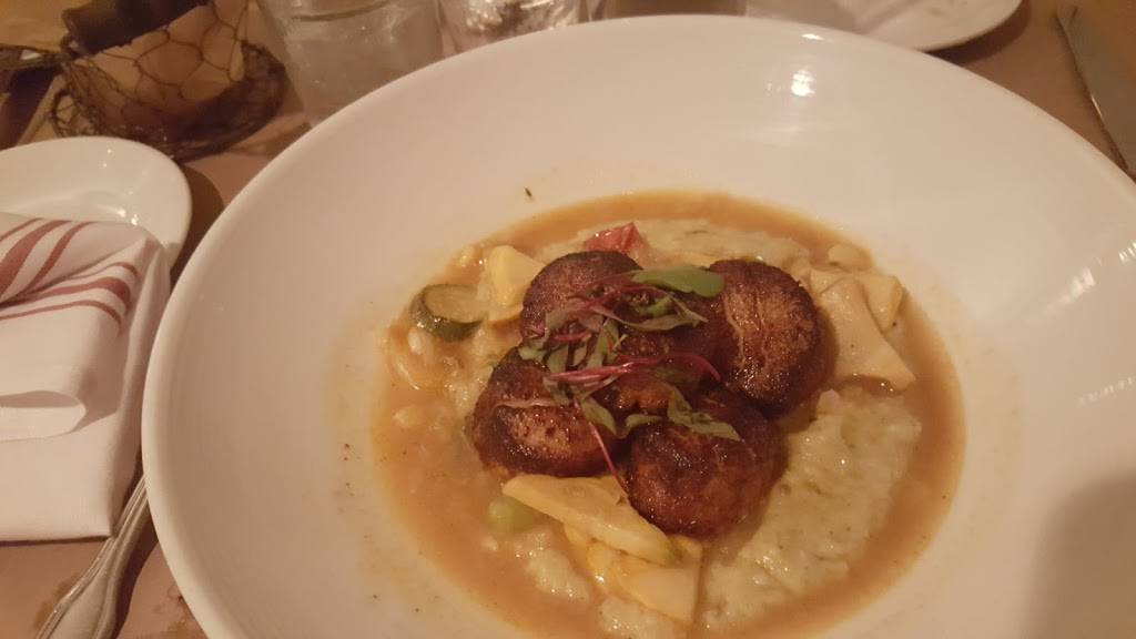 Chilmark Tavern | restaurant | 9 State Rd, Chilmark, MA 02535, USA | 5086459400 OR +1 508-645-9400