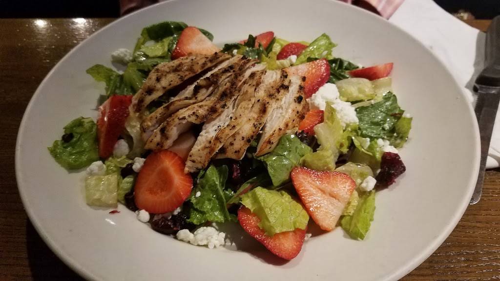 TGI Fridays | restaurant | 302 W Army Trail Rd, Bloomingdale, IL 60108, USA | 6303078126 OR +1 630-307-8126