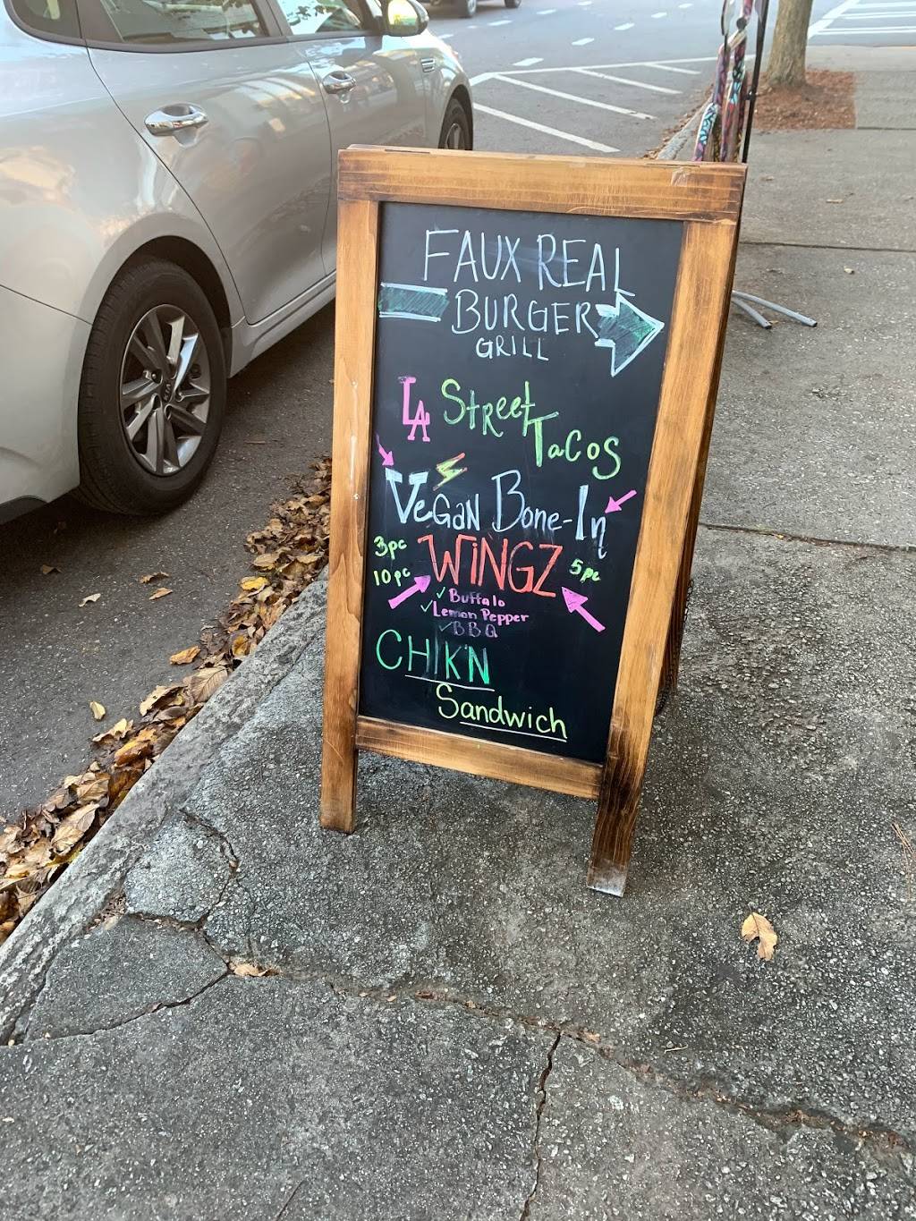 Faux Real Burger Grill | restaurant | 1550 Ralph David Abernathy Blvd, Atlanta, GA 30310, USA | 3108749923 OR +1 310-874-9923