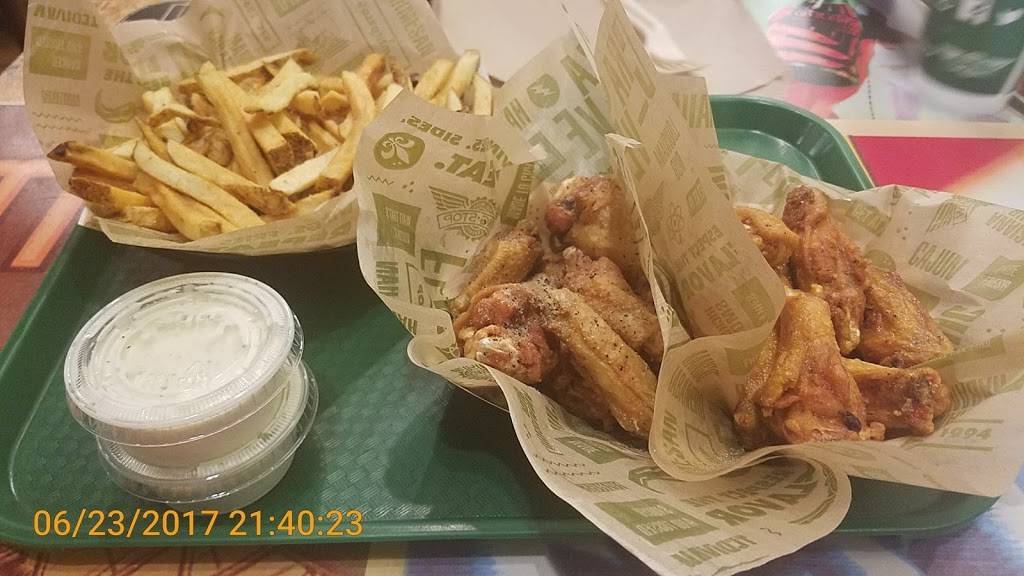 Wingstop | restaurant | 8633 Woodley Ave, North Hills, CA 91343, USA | 8188910999 OR +1 818-891-0999
