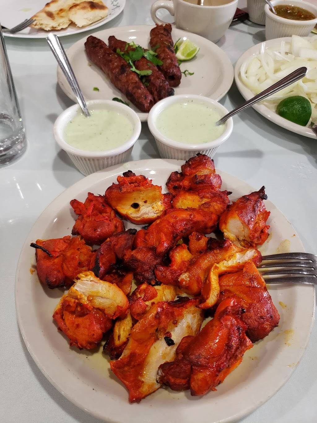 Bismillah Restaurant | restaurant | 2510 W Devon Ave, Chicago, IL 60659, USA | 7739735602 OR +1 773-973-5602