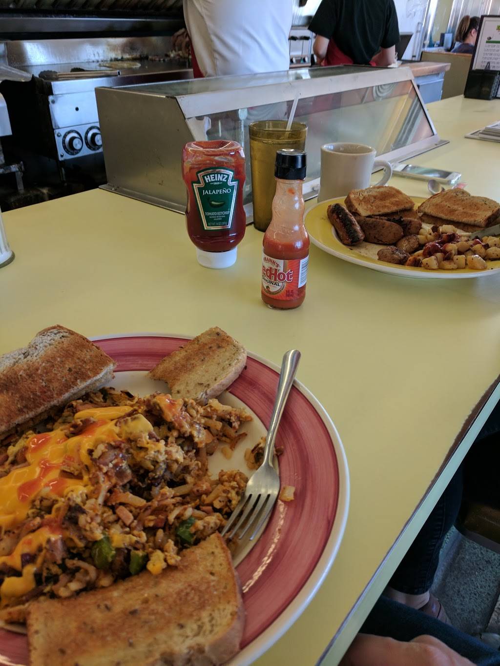 Corner Lunch Diner | restaurant | 133 Lamartine St, Worcester, MA 01608, USA | 5087999866 OR +1 508-799-9866