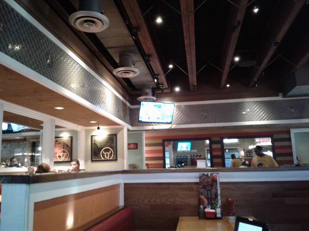 Chilis Grill & Bar | meal takeaway | 3230 SE Military Dr, San Antonio, TX 78235, USA | 2103378241 OR +1 210-337-8241