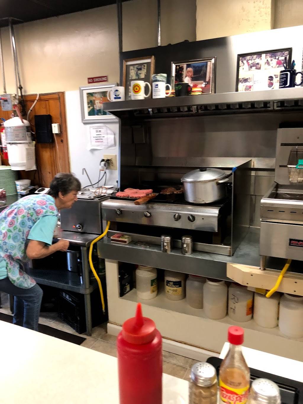 Idle Hour | restaurant | 1065 E Montague Ave, North Charleston, SC 29405, USA | 8437473280 OR +1 843-747-3280