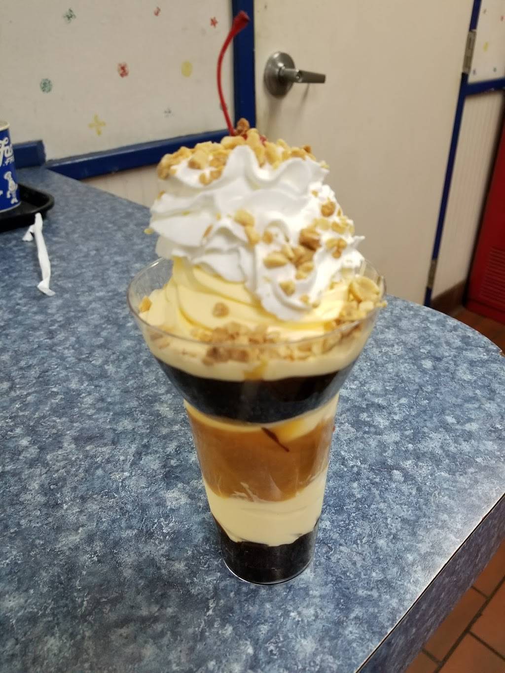 Fosters Freeze | restaurant | 993 San Pablo Ave, Pinole, CA 94564, USA | 5107248782 OR +1 510-724-8782