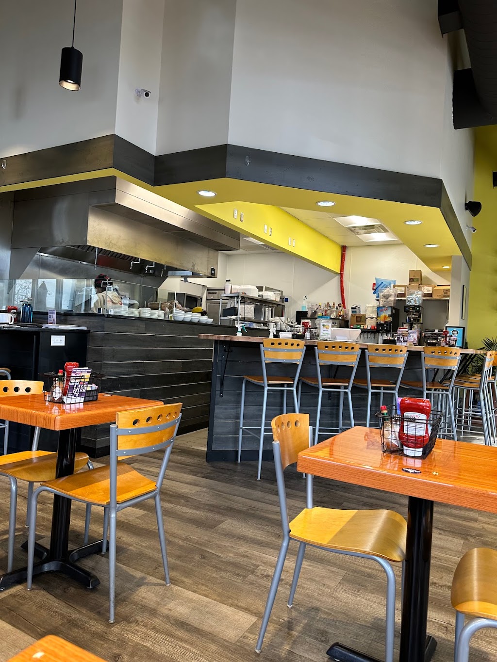 Market At Main Wards | restaurant | 3920 Wards Rd, Lynchburg, VA 24502, USA | 4342153341 OR +1 434-215-3341