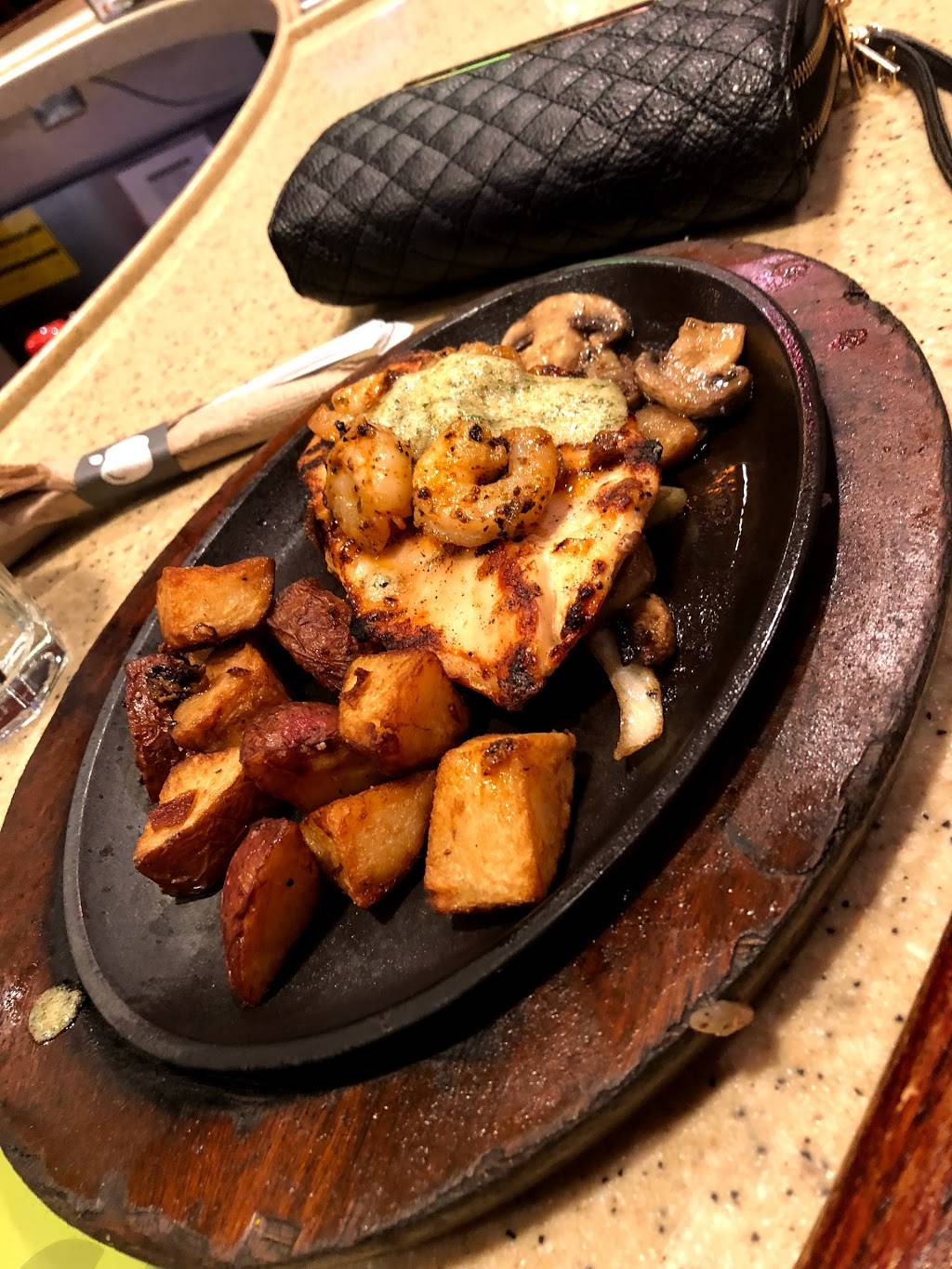 Applebees Grill + Bar | restaurant | 3229 Gentian Blvd, Columbus, GA 31907, USA | 7065636116 OR +1 706-563-6116