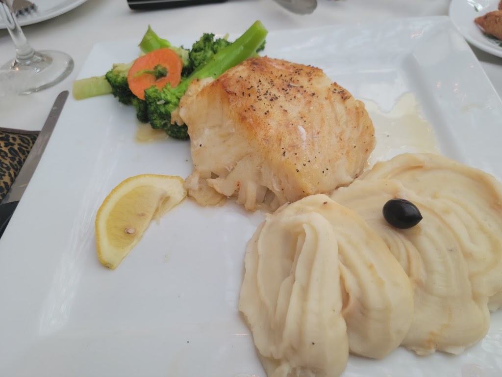 PortuCale Restaurant & Bar | restaurant | 129 Elm St, Newark, NJ 07105, USA | 9733444407 OR +1 973-344-4407