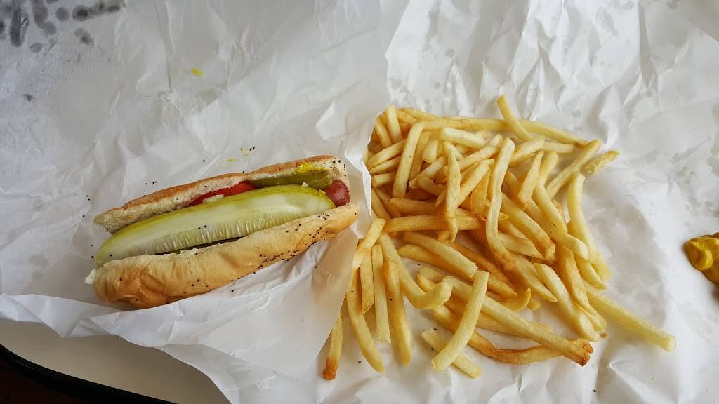 Lukes | restaurant | 2 L W Besinger Dr, Carpentersville, IL 60110, USA | 8478361889 OR +1 847-836-1889