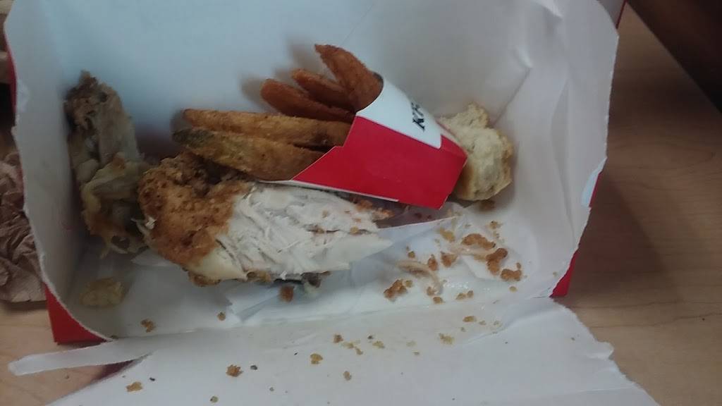 KFC | restaurant | 1010 E Rio Grande St, Victoria, TX 77901, USA | 3615736111 OR +1 361-573-6111