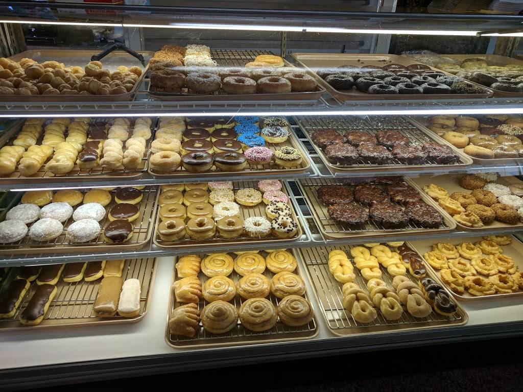 Dip-A-Dee-Donuts | bakery | 1376 W N Blvd, Leesburg, FL 34748, USA | 3524604266 OR +1 352-460-4266