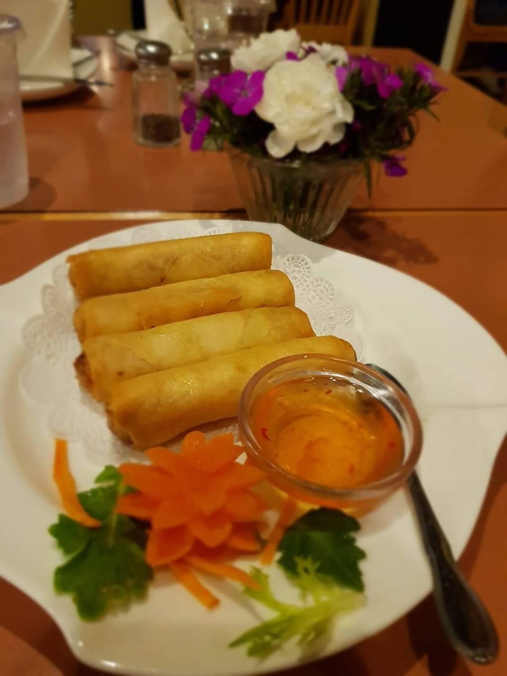 White Coconut Thai Restaurant | restaurant | 211 Middlesex Turnpike, Burlington, MA 01803, USA | 7813651436 OR +1 781-365-1436