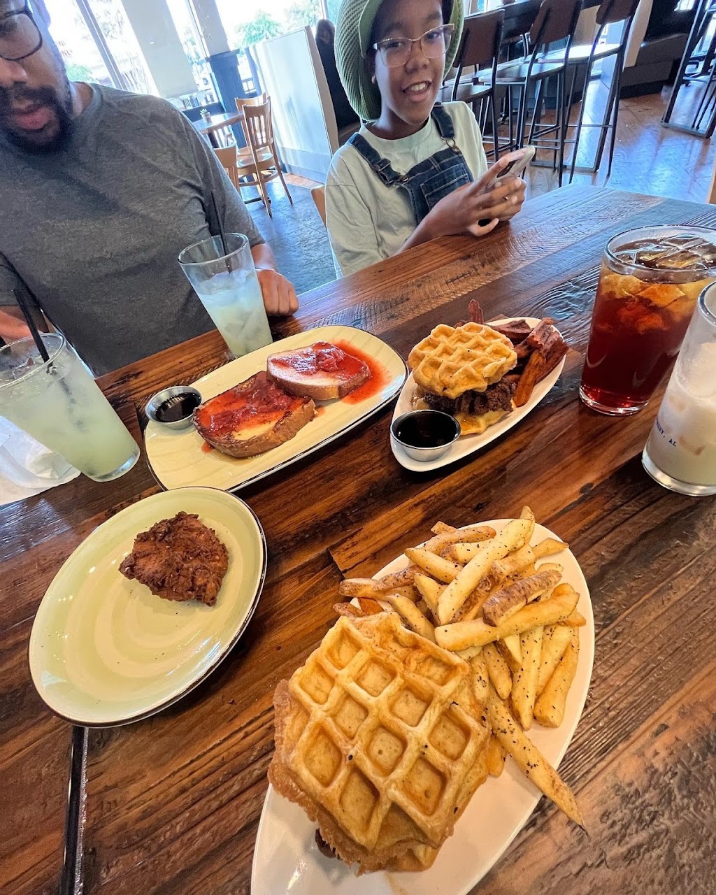 Bubbly Hen | restaurant | 7915 Vaughn Rd, Montgomery, AL 36116, USA | 3346491111 OR +1 334-649-1111