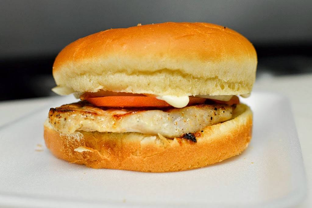 Divine Chicken LLC | restaurant | 150 SE Side Hwy, Elkton, VA 22827, USA | 5403833370 OR +1 540-383-3370