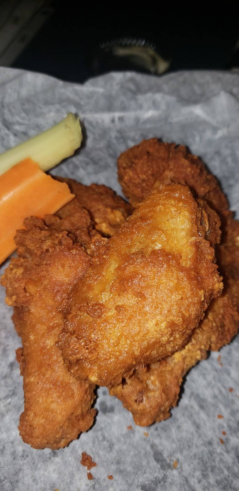 Jerzie Joes Sports Bar & Grill | restaurant | 202 Newell St, Southington, CT 06489, USA | 8606210025 OR +1 860-621-0025