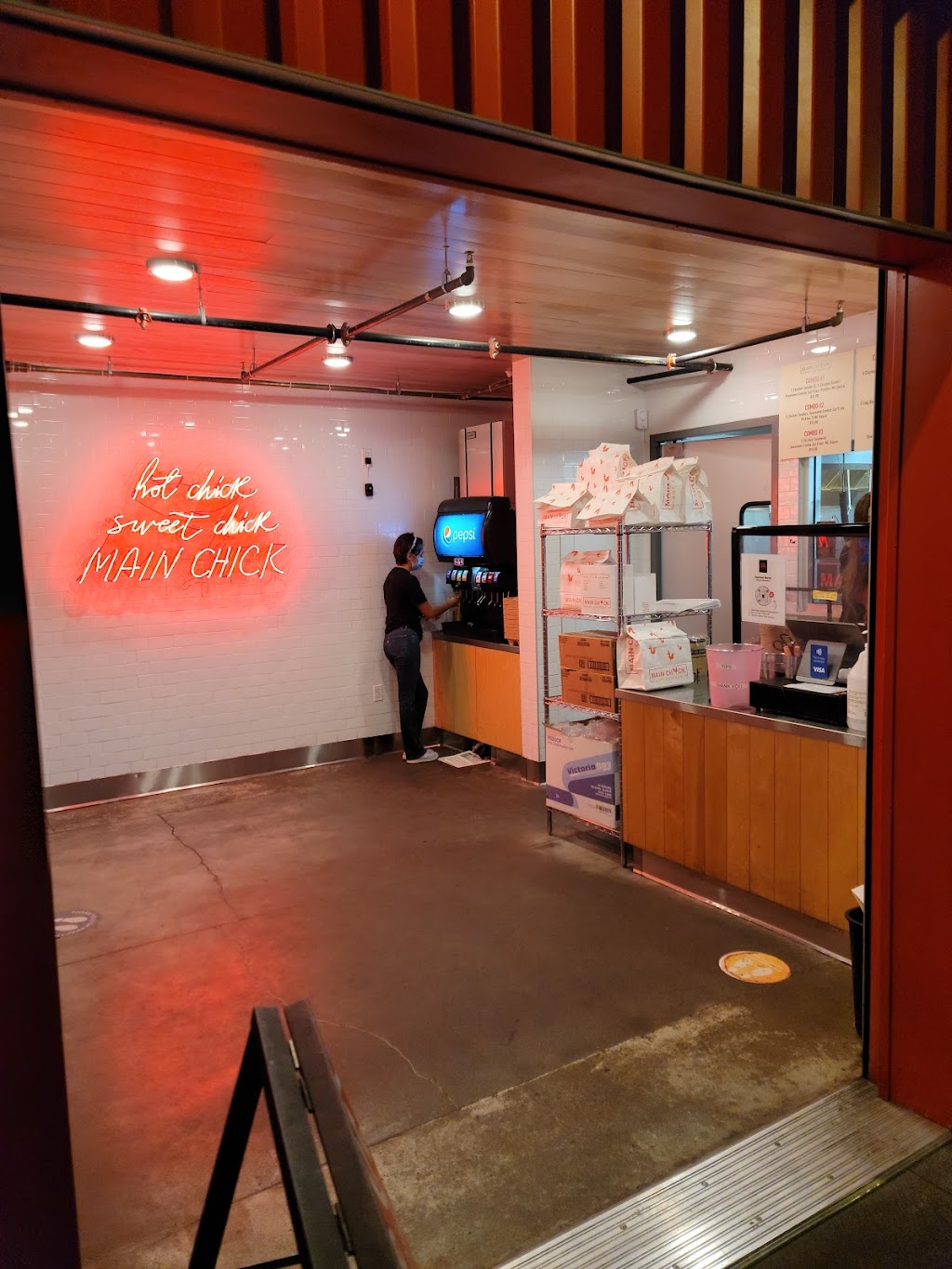 Main Chick Hot Chicken | restaurant | 6614 Atlantic Ave, Long Beach, CA 90805, USA | 5624231411 OR +1 562-423-1411