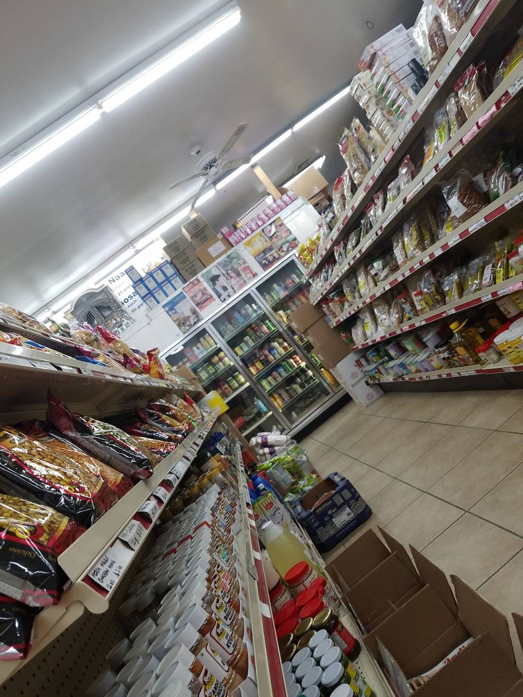 Guru Groceries & Chaat House | restaurant | 7817 Old Georgetown Rd, Bethesda, MD 20814, USA | 3012514400 OR +1 301-251-4400