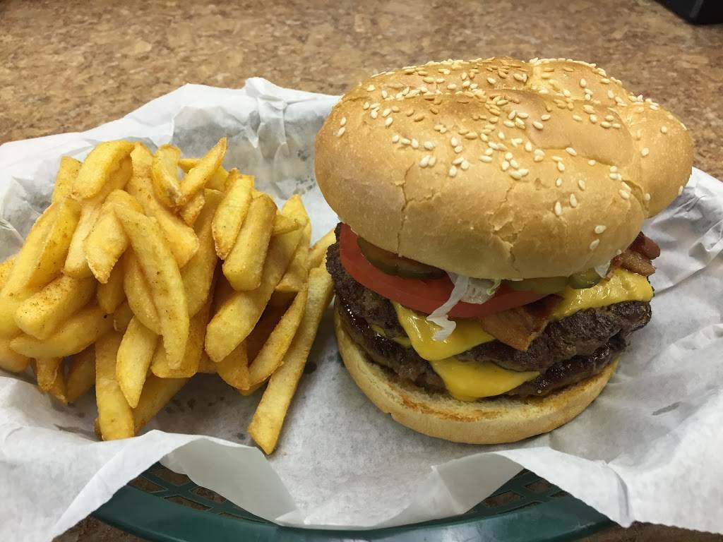 Mighty Wings | restaurant | 2330 Fortune Rd, Kissimmee, FL 34744, USA | 4079786023 OR +1 407-978-6023