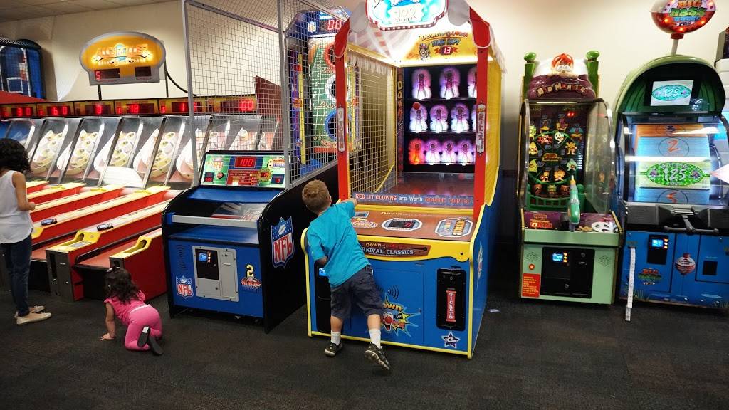 Chuck E. Cheese | restaurant | 1431 22nd St, West Des Moines, IA 50266, USA | 5152239430 OR +1 515-223-9430