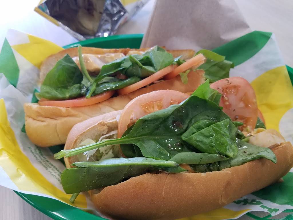 Subway Restaurants | restaurant | 216 E Fairmount St, Coopersburg, PA 18036, USA | 4848639090 OR +1 484-863-9090