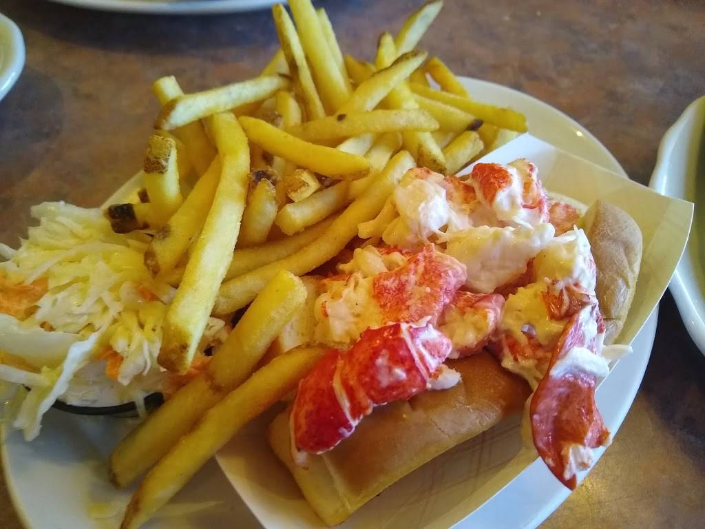 Village Restaurant | restaurant | 55 Main St, Essex, MA 01929, USA | 9787686400 OR +1 978-768-6400