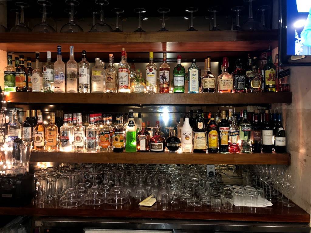 Colosseum Cafe | restaurant | 510 Ocean Dr, Miami Beach, FL 33139, USA | 3057638344 OR +1 305-763-8344