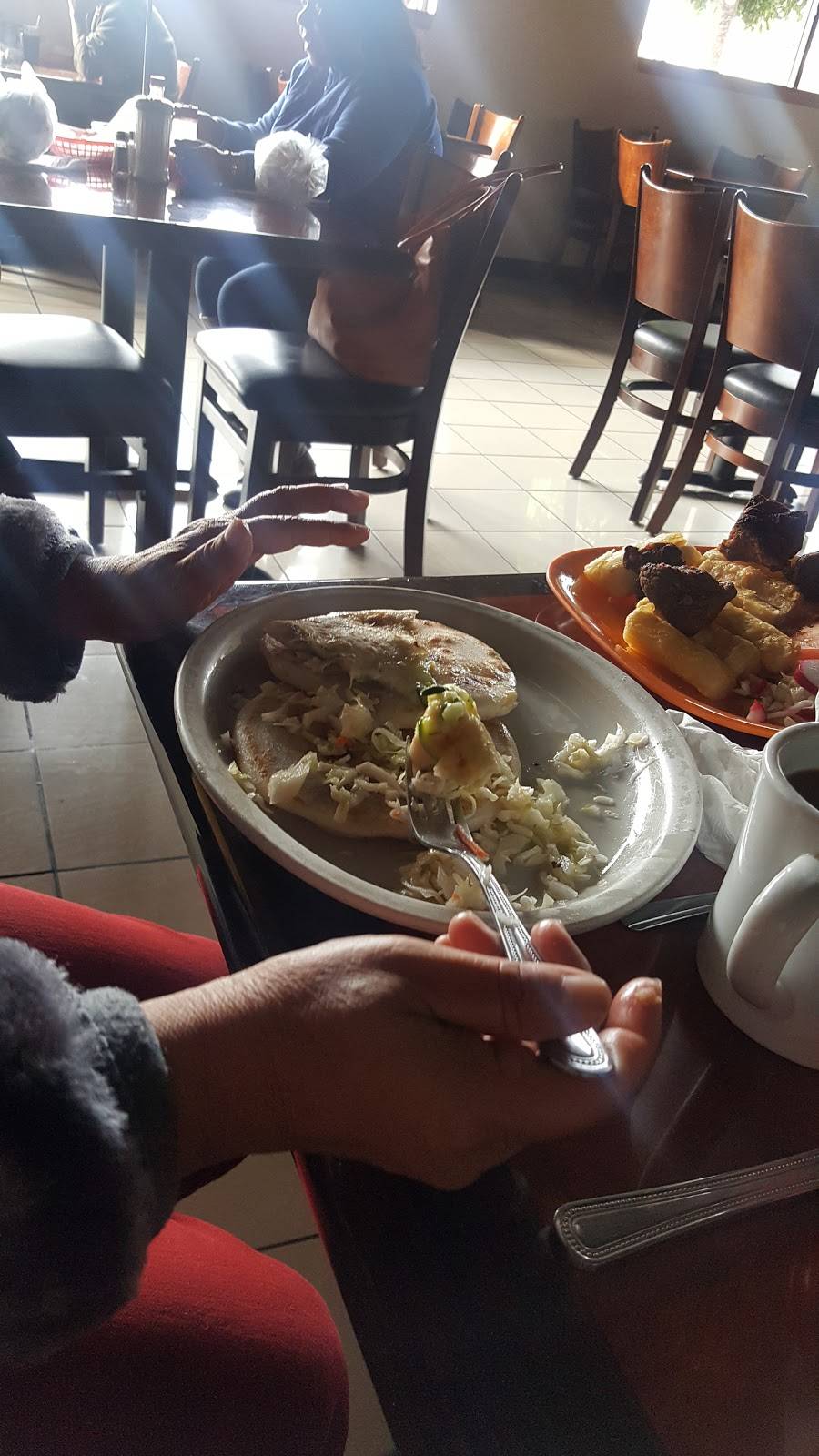 Mi Cuscatlan | restaurant | 1436 Vermont Ave, Los Angeles, CA 90006, USA | 2133824933 OR +1 213-382-4933