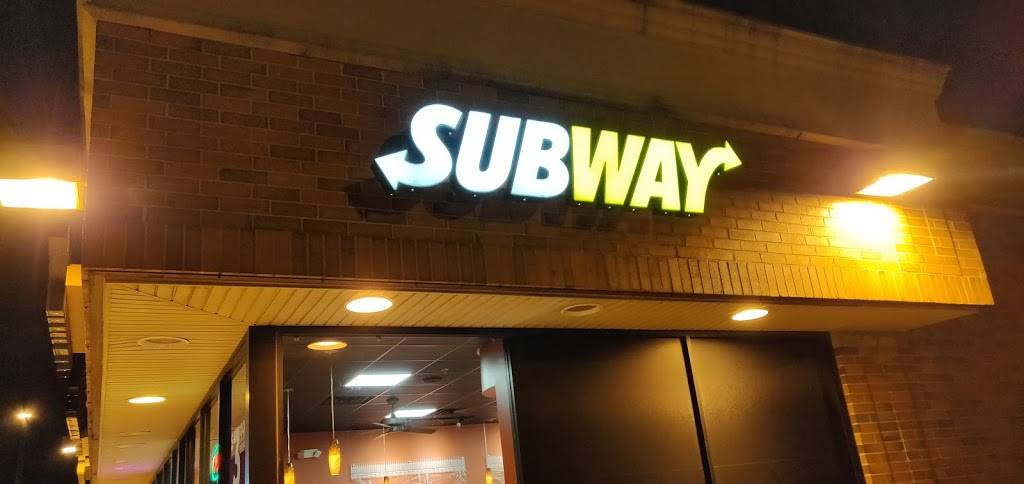 Subway Restaurants | restaurant | 2048 Aurora Ave, Naperville, IL 60540, USA | 6303572839 OR +1 630-357-2839