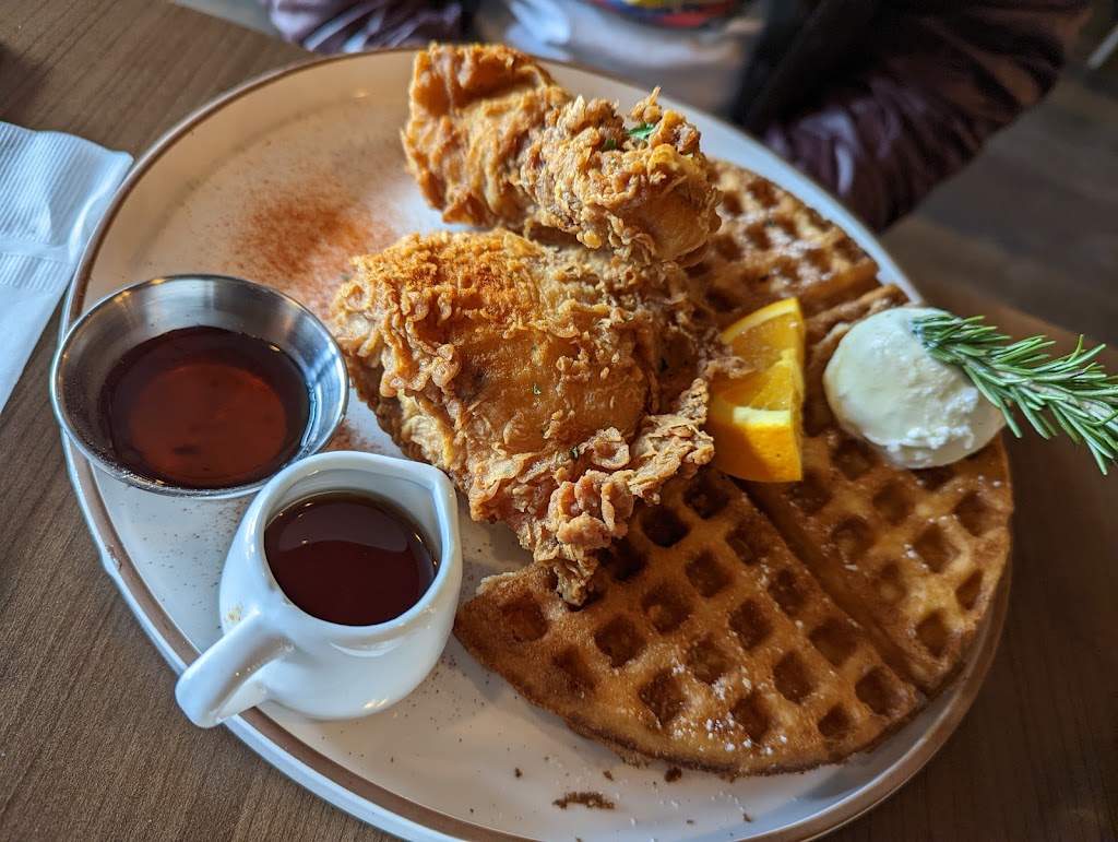 Four Chairs | restaurant | 3282 Mission St, San Francisco, CA 94110, USA | 4154004788 OR +1 415-400-4788