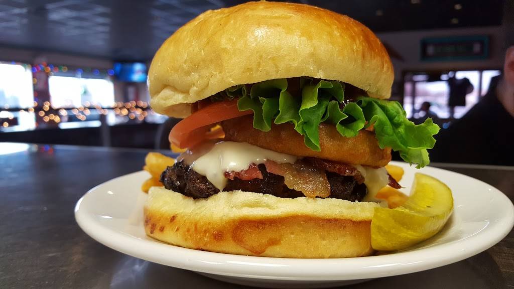 Tailgate Tavern & Marketplace | restaurant | 28 Portsmouth Ave, Stratham, NH 03885, USA | 6035802294 OR +1 603-580-2294