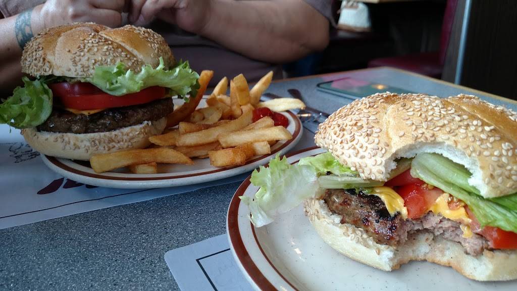 Charcoal Pit | meal takeaway | 2600 Concord Pike, Wilmington, DE 19803, USA | 3024782165 OR +1 302-478-2165