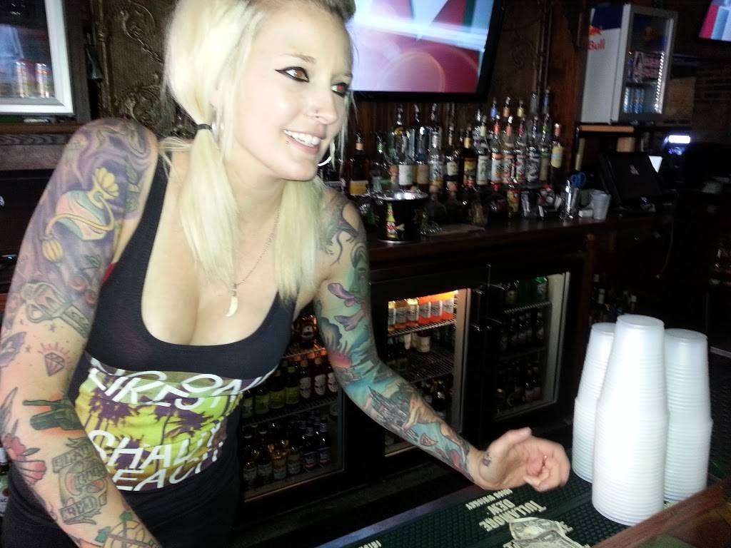 Full Shilling Public House | restaurant | 3724 N Clark St, Chicago, IL 60613, USA | 7732483330 OR +1 773-248-3330