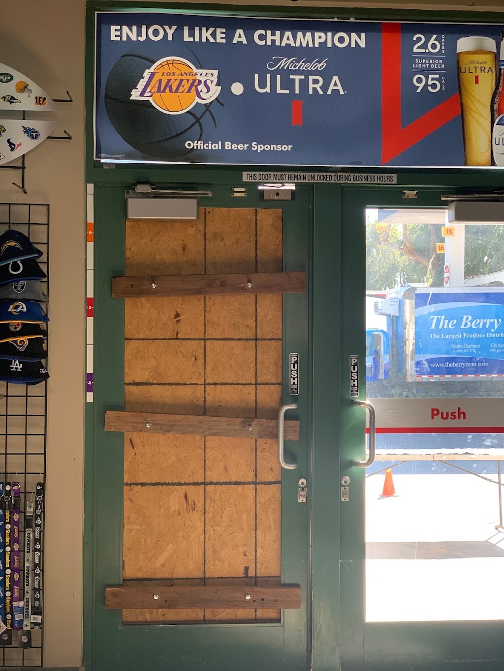 Shell | restaurant | 200 N Del Norte Blvd, Oxnard, CA 93030, USA | 8059818250 OR +1 805-981-8250