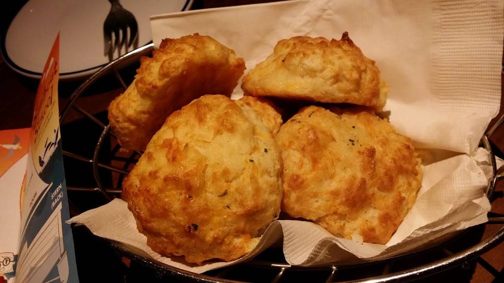 Red Lobster | restaurant | 320 Universal Dr N, North Haven, CT 06473, USA | 2032348917 OR +1 203-234-8917