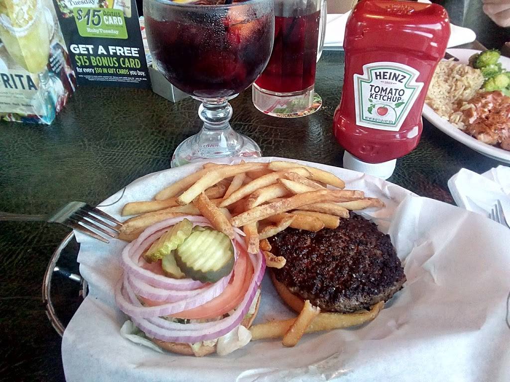 Ruby Tuesday | restaurant | 10509 Gibsonton Dr, Riverview, FL 33569, USA | 8136724524 OR +1 813-672-4524