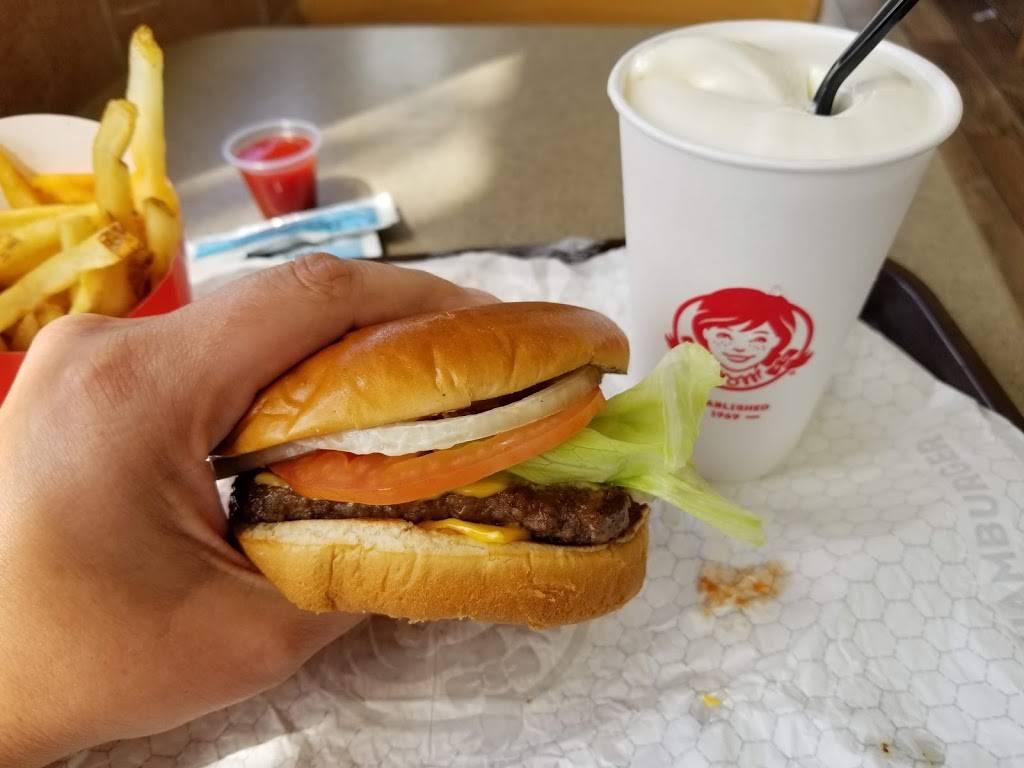 Wendys | restaurant | 14890 6 Mile Cypress Pkwy, Fort Myers, FL 33912, USA | 2394542563 OR +1 239-454-2563