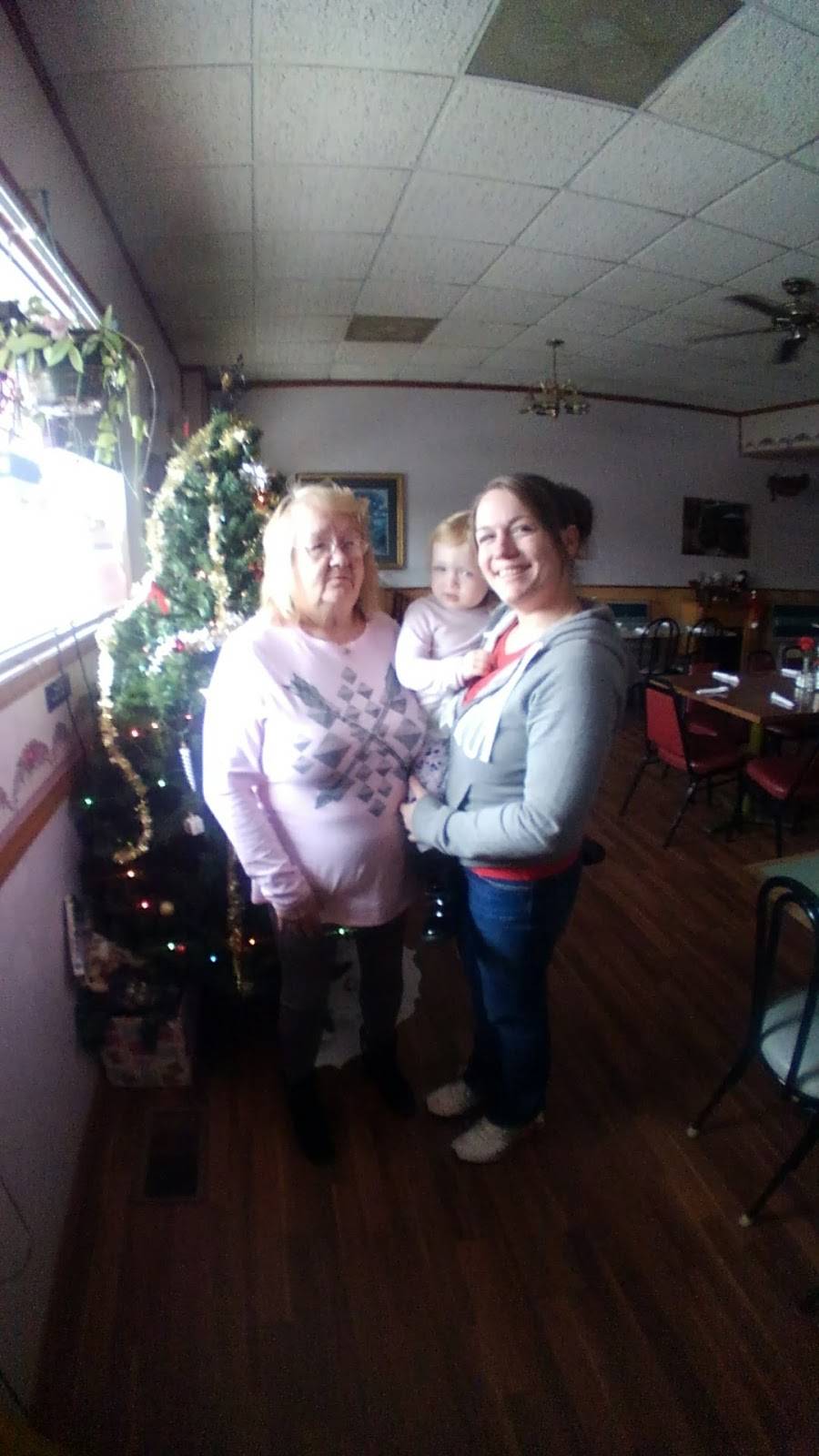 Miners Family Restaurant | restaurant | 304 S Macoupin St, Gillespie, IL 62033, USA | 2178394800 OR +1 217-839-4800