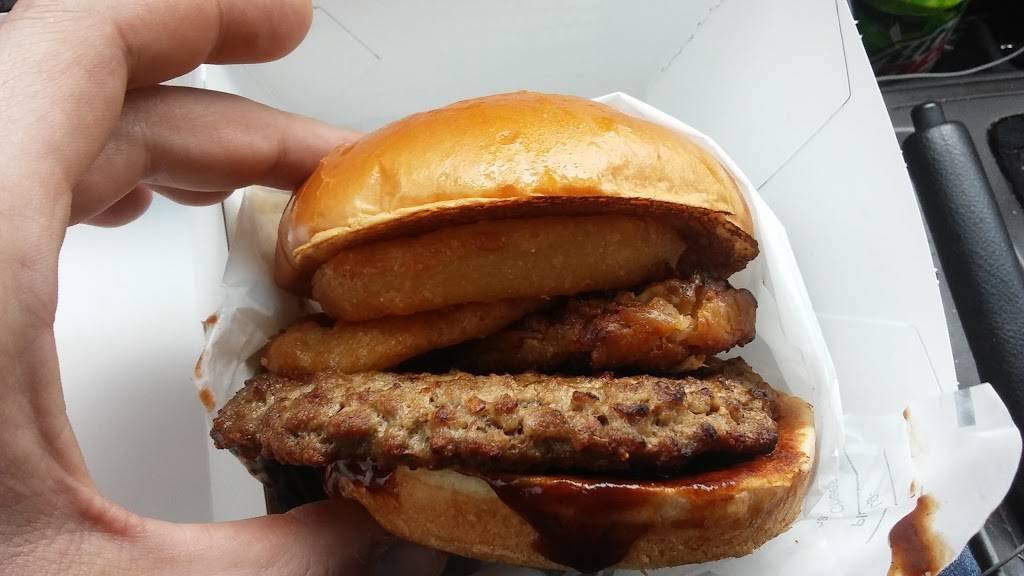 Hardees | restaurant | 12000 Hartman Dr, Edinburgh, IN 46124, USA | 8125265293 OR +1 812-526-5293