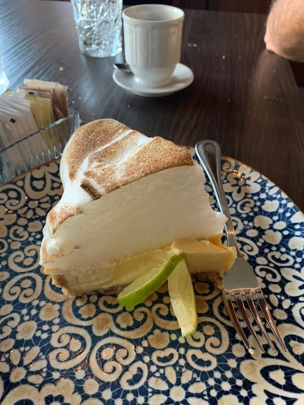 Founders House Pub & Patio | restaurant | 117 Broad St, Milford, CT 06460, USA | 2036932912 OR +1 203-693-2912