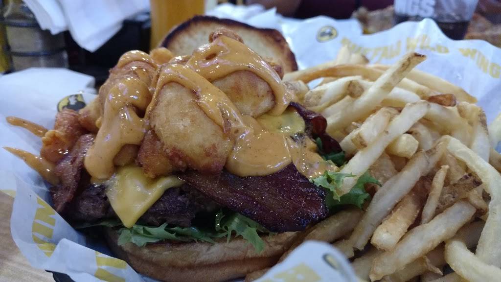 Buffalo Wild Wings | restaurant | 127 E Palm Ave, Burbank, CA 91502, USA | 8185242373 OR +1 818-524-2373