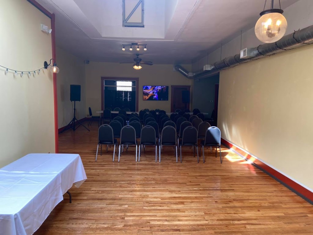 Farm Stand Second Story Lounge | restaurant | 107 S Mulberry St Suite 210, Muncie, IN 47305, USA | 7652125268 OR +1 765-212-5268