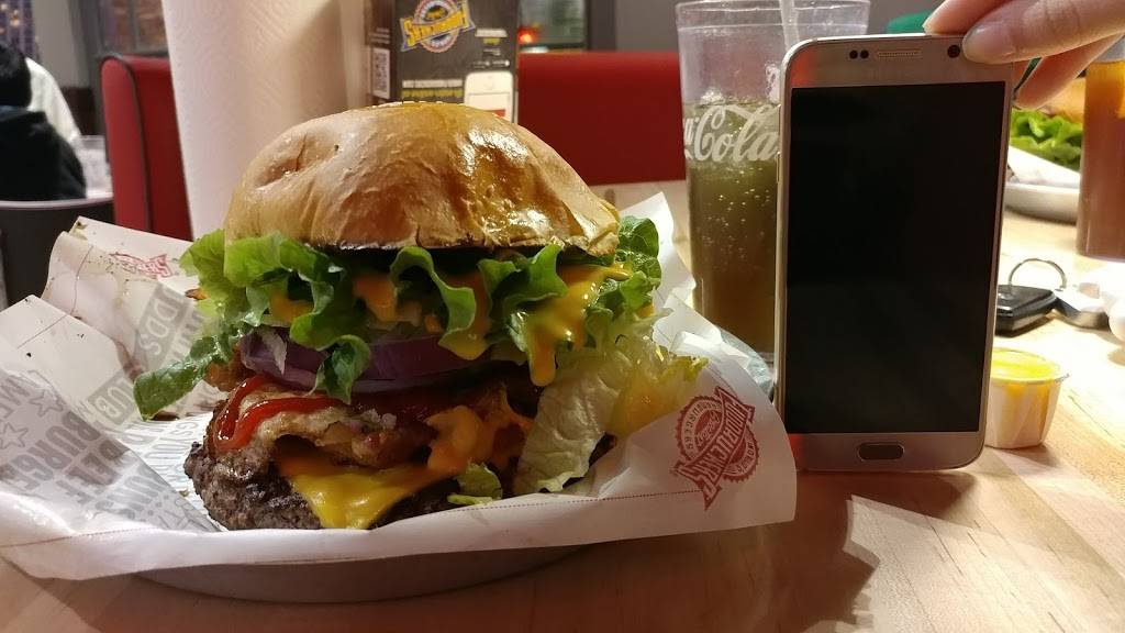 Fuddruckers | restaurant | 436 E Golf Rd, Schaumburg, IL 60173, USA | 8475199390 OR +1 847-519-9390