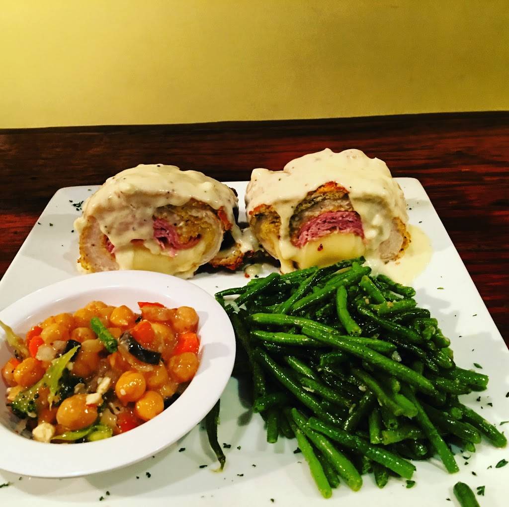 The Hub | restaurant | 55 Main St, North Adams, MA 01247, USA | 4136622500 OR +1 413-662-2500